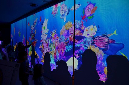 お絵かき水族館 チームラボ なぎさの体験学習館えのすい.jpg
