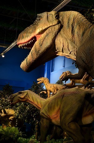 ティラノサウルス イグアノドン 太古レストランDINOSAUR 代官.jpg